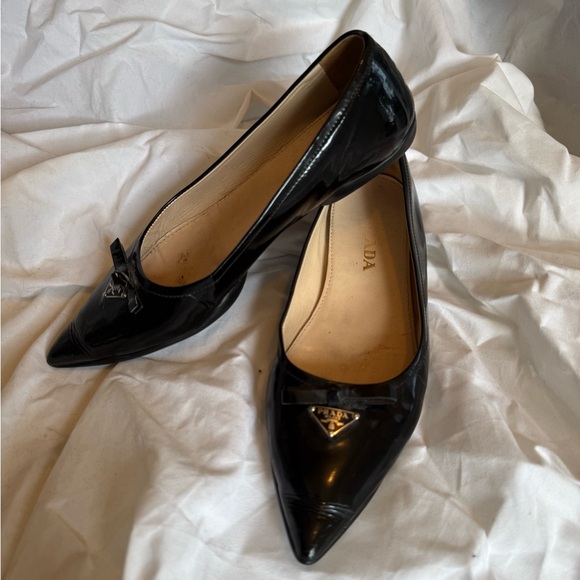 Prada Glossy Black patent leather Women's pointy toe ballet flats Loafers - Picture 2 of 14